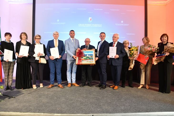Svi nagrađeni povodom Dana Grada Poreča (snimio Milivoj MIJOŠEK)