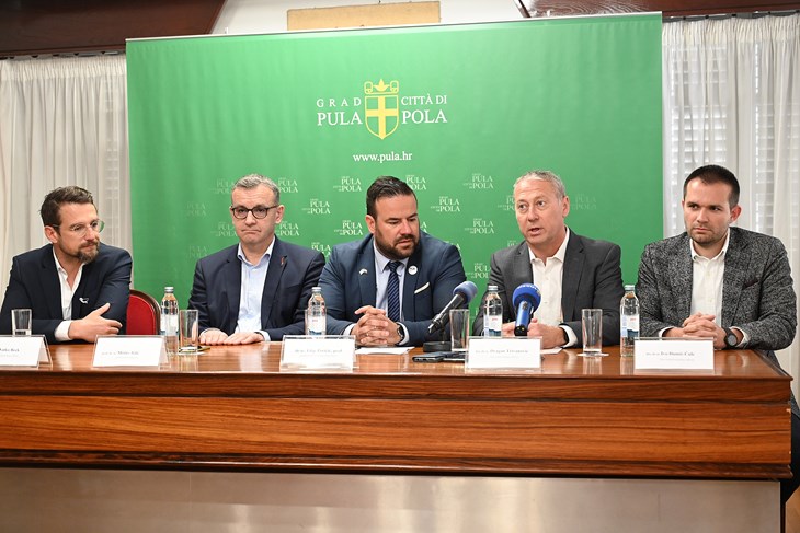 Najava konferencije u Komunalnoj  palači (snimio Danilo MEMEDOVIĆ)