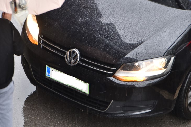 "Sjajno" parkiranje danas u Puli (snimio Duško MARUŠIĆ ČIČI)