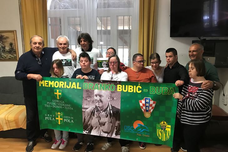 S konferencije za novinare - članovi Udruge pulskih velikana sporta i glazbe sa štićenicima Down syndrome centra (Snimio Paulo Gregorović)