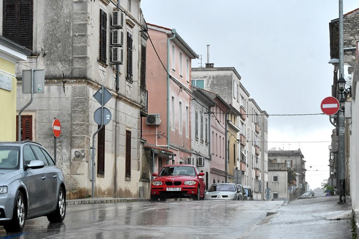 Nema više besplatnog parkiranja - Ulica Bokokotorskog ustanka (Snimio Milivoj Mijošek)