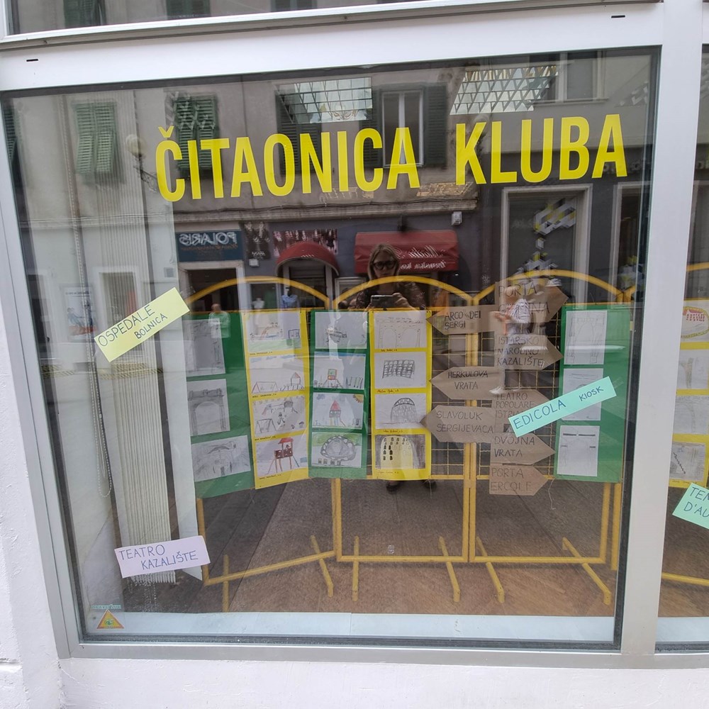 S izložbe