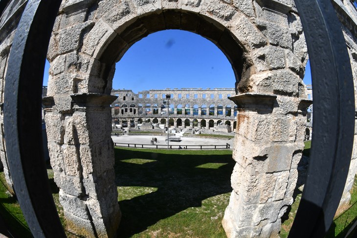 Arena (Snimio Milivoj Mijošek)