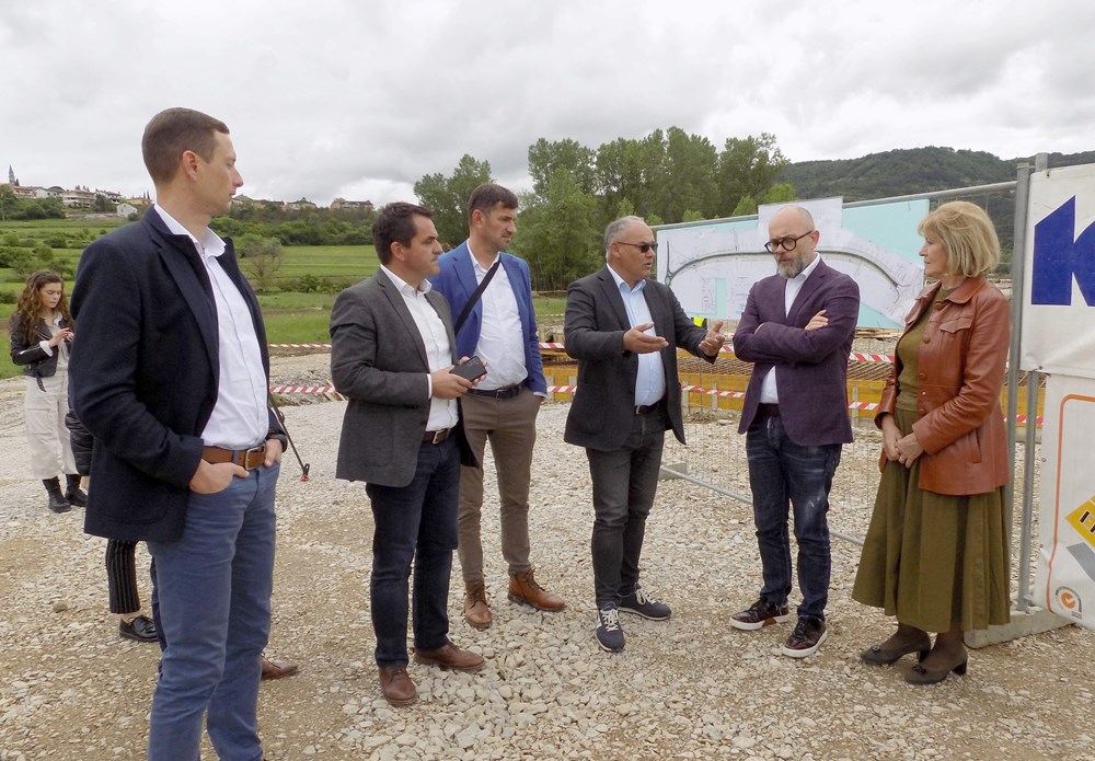 Jučerašnji obilazak nije pokvarilo ni kišno vrijeme (snimila Gordana ČALIĆ ŠVERKO)