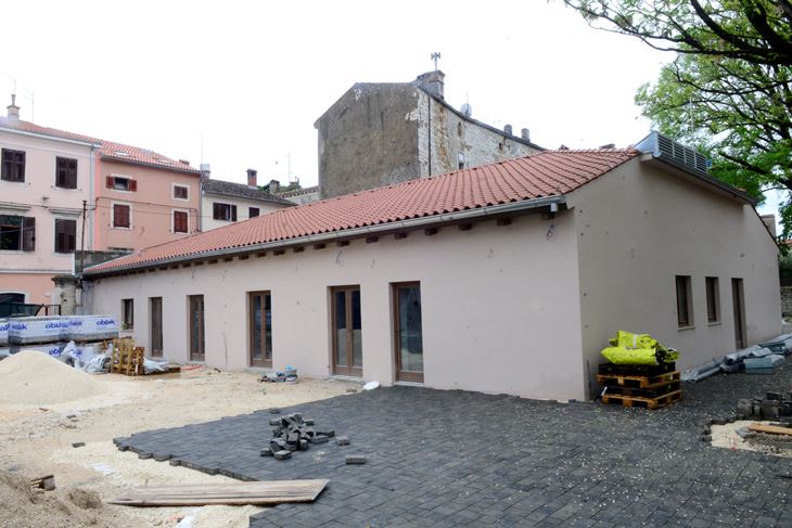 Uređenje Delfina, odnosno Duoma u Kandlerovoj (snimio Dejan ŠTIFANIĆ)