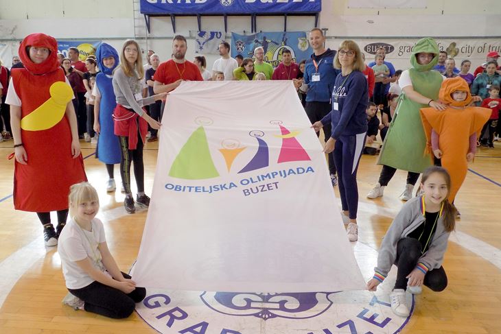 Zastava Obiteljske olimpijade (Snimila Gordana Čalić Šverko)