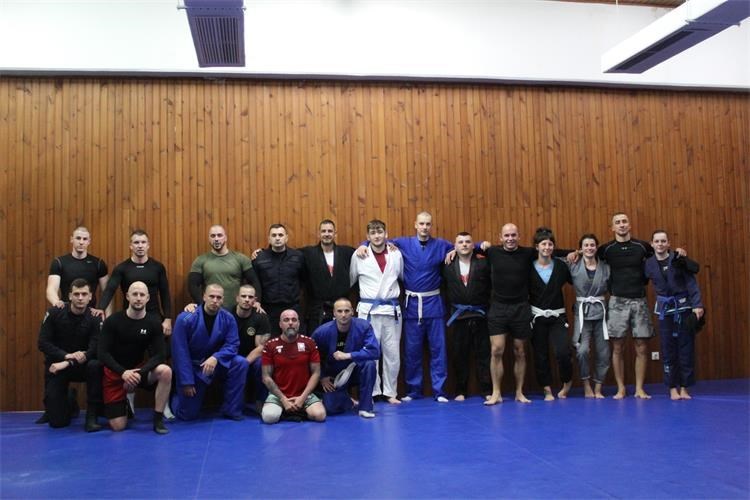 Pulski interventni policajci na jiu-jitsu obuci (Foto: PU istarska)