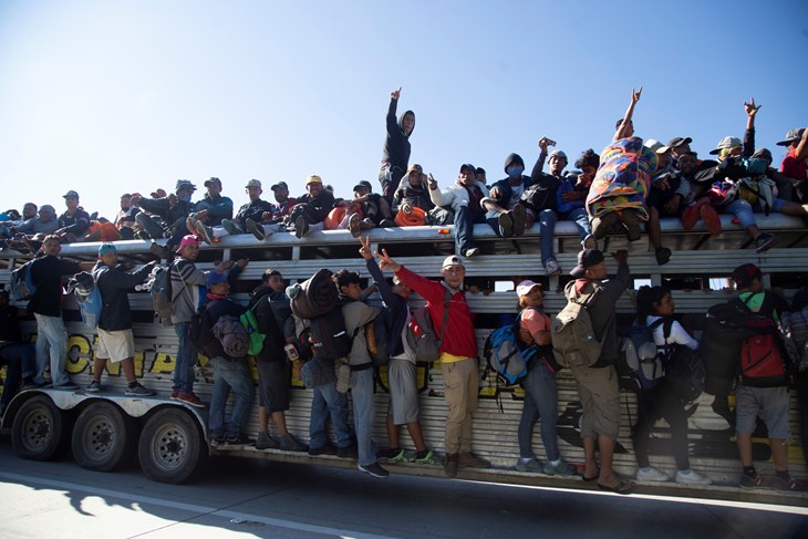 MEXICO CARAVAN MIGRANTS
epa07163429 Members of the second caravan of Central American migrants continue their march to the United States on roads in the state of Jalisco, Mexico, 13 November 2018. More than 9,000 Central American migrants divided into several caravans travel through Mexico to the United States, a month after the mass exodus began in Honduras. EPA/FRANCISCO GUASCO