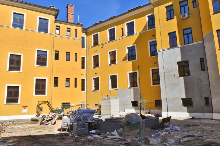 U pulskoj Žutoj školi ugrađuju se tri dizala (snimio Duško MARUŠIĆ ČIČI)