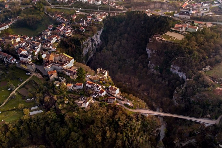 Obilježava se više od tisuću godina od prvog pisanog spomena pazinskog Kaštela - Catrum Pisinium (foto Robert Krajcar)