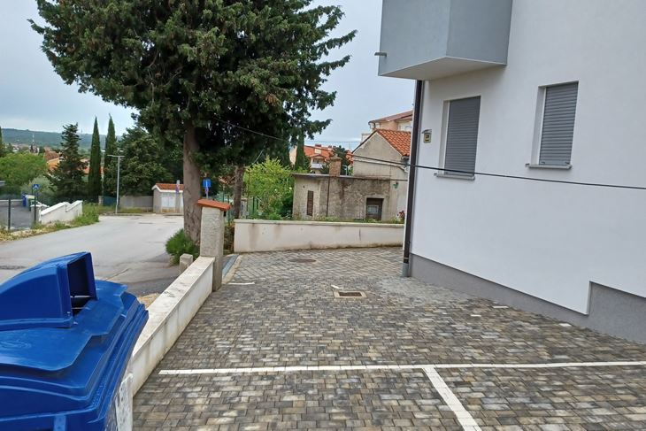 Srušeni kabel vezan je za susjedovu ogradu 