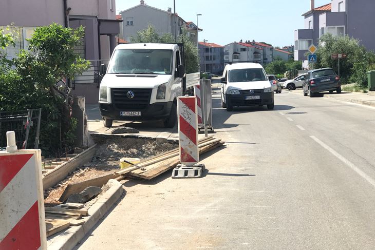 Uklonjen zid okućnice (snimio Paulo GREGOROVIĆ)