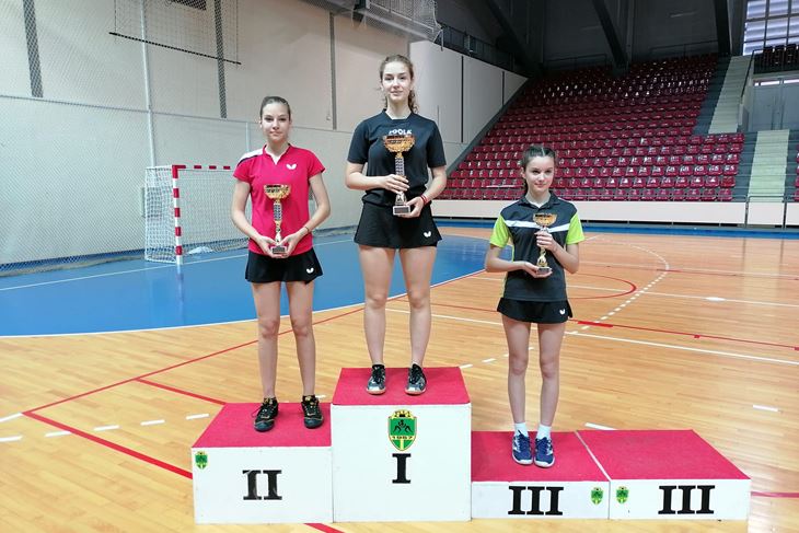 Srebrna Nikolina Miličević (lijevo) i brončana Mia Burić (desno)