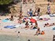 Prvi kupači na pulskim plažama (snimio Duško MARUŠIĆ ČIČI)