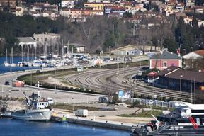 Od parkirališta na Mandraču do centra vodit će novouređena biciklistička staza (Snimio Duško Marušić Čiči)