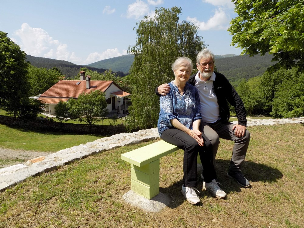 Alberta i Iztok kod lokve u Vodicama (Snimila Gordana Čalić Šverko)