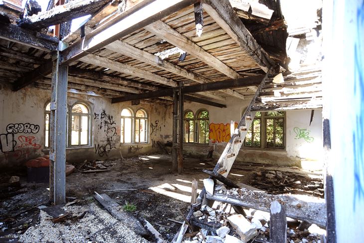 Namjera je obnoviti bivše vojne objekte na Vallelungi i ondje urediti Pulski inovacijski centar (snimio Milivoj MIJOŠEK)