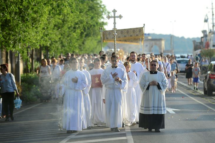Procesija u Puli (snimio Dejan ŠTIFANIĆ)