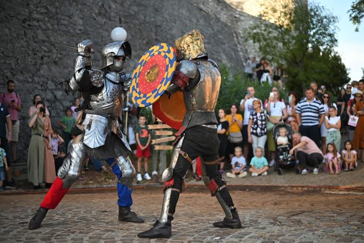Prikazat će se vježbe vitezova i streličara