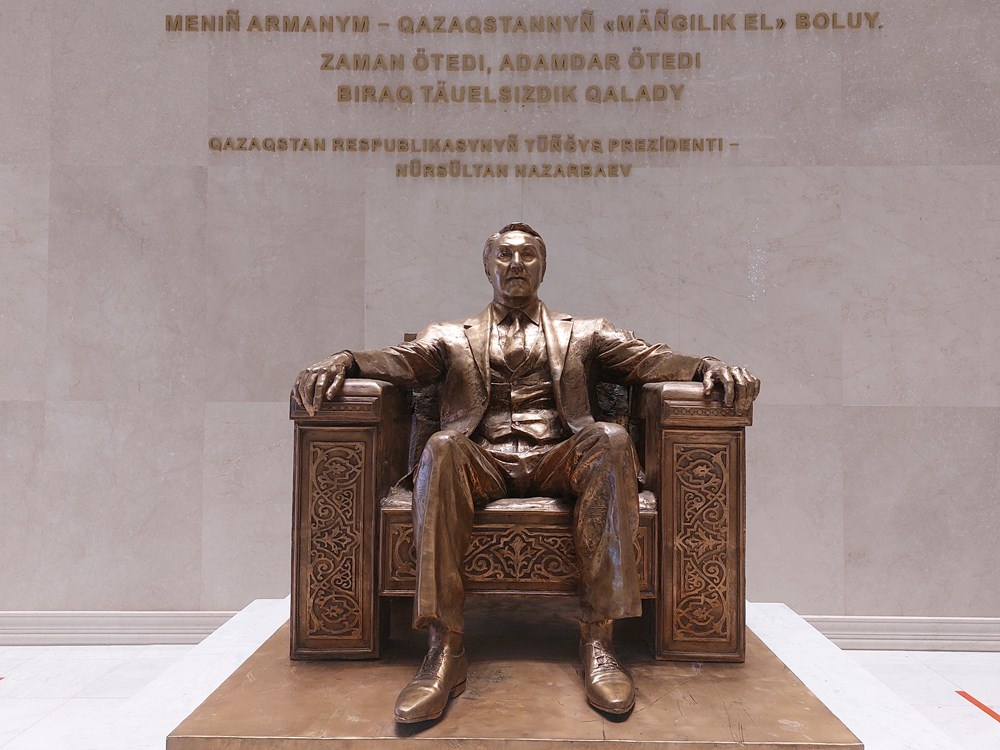 Skulptura Nursultana Nazarbajeva u Nacionalnom muzeju Kazahstana (snimio Dragan NIKOLIĆ)