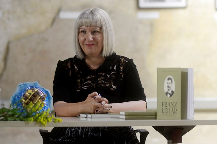 Lada Duraković: Knjiga, kao rezultat dvadesetogodišnjih zapisivanja, priča o zanimljivim glazbenicima i epizodama iz glazbene prošlosti grada