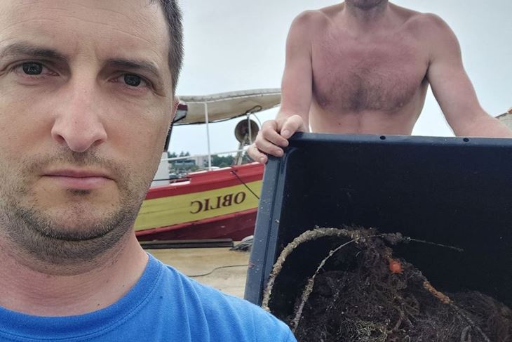 Izvlačenje starih mreža iz medulinskog akvatorija