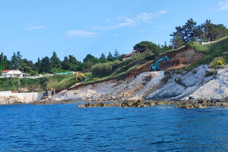 Javni skup i mirni prosvjed na plaži i gradilištu Alberi - Savudrija, resort Petram