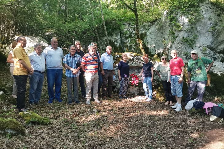 Sudionici komemoracije na Griži (Snimio Branko Biočić)