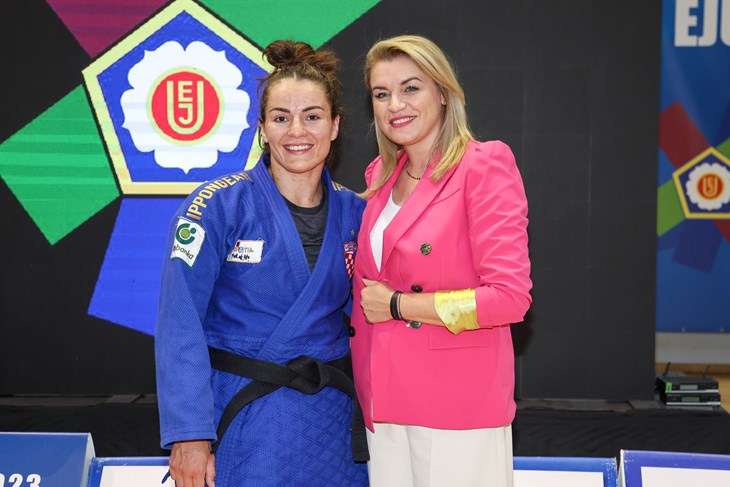 Ministrica Nikolina Brnjac s Barbarom Matić, osvajačicom bronce s SP-a u Dohi