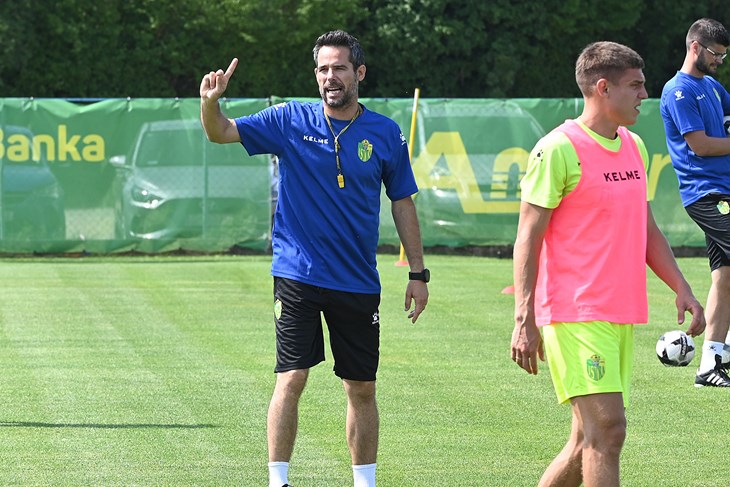 JOŠ ČEKA DA UPOZNA KLUPSKE STRANCE - Mislav Karoglan tijekom treninga u Balama (snimio Danilo MEMEDOVIĆ)