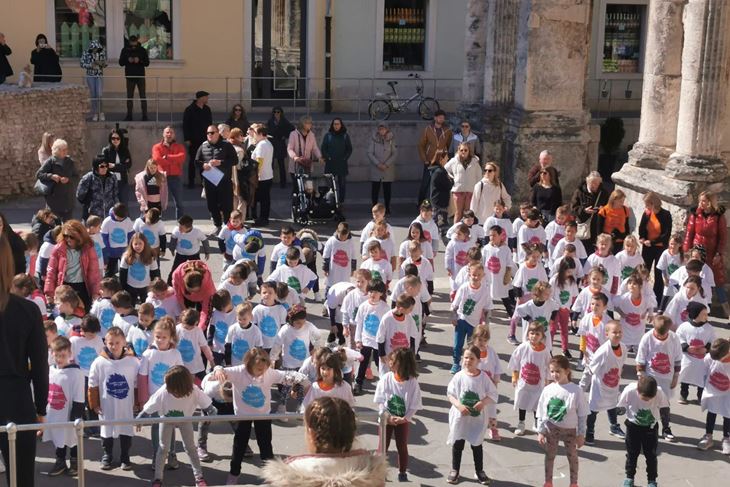 Povodom Svjetskog dana zdravlja sportska skupina Točkice odradila je trening "Vježbanjem do zdravlja" na Portarati (Foto: Privatna arhiva)