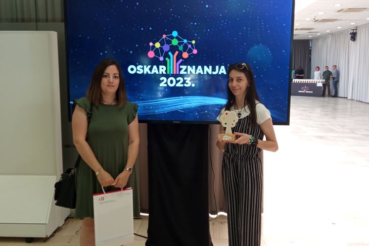 Učenica Ana Kuhar i mentorica Marina Šebešćen