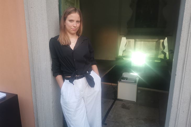 Vita Jončić uz svoju instalaciju