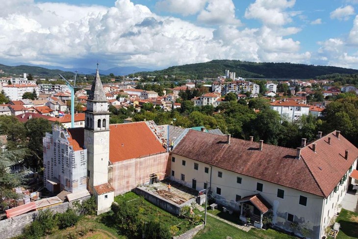 Franjevački samostan nalazi se usred grada (Snimio Franko Gambiraža)