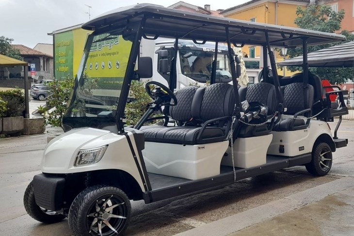 Shuttle nazvan karocela na labinskom trgu (Snimio Branko Biočić)