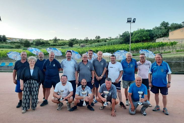 Najuspješniji boćari s prigodnim peharima i poklonima