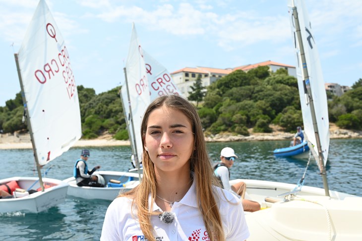 Prva hrvatska medalja optimista sa svjetske smotre - Ema Grabar, treća djevojčica svijeta (snimio Danilo MEMEDOVIĆ)