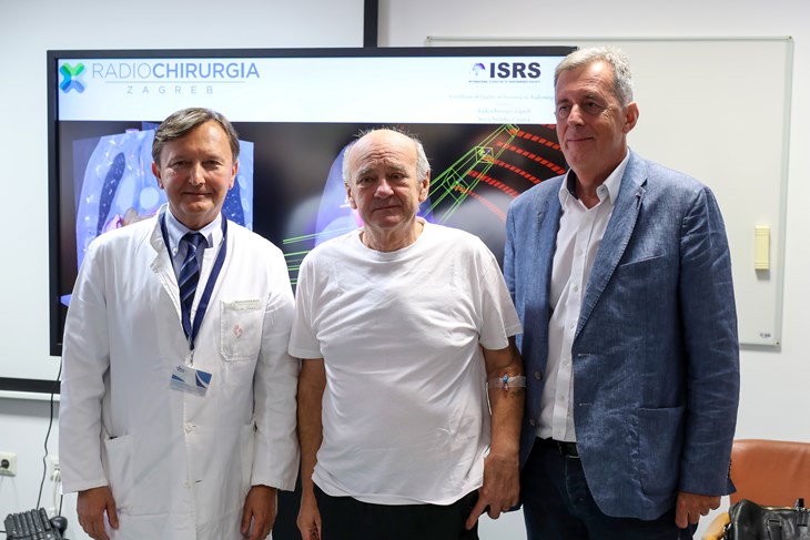 Rijedak zahvat je dosad u svijetu proveden tek kod 70-ak ljudi - prof. dr. Davor Miličić, pacijent Miljenko Knežević i prof. dr. Hrvoje Šobat (Snimio Željko Lukunić / Pixsell)