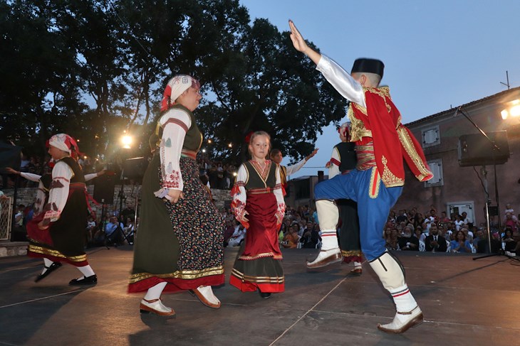 Tradicija se čuva i kroz nanstupe folklornih skupina (Foto: Grad Vodnjan)