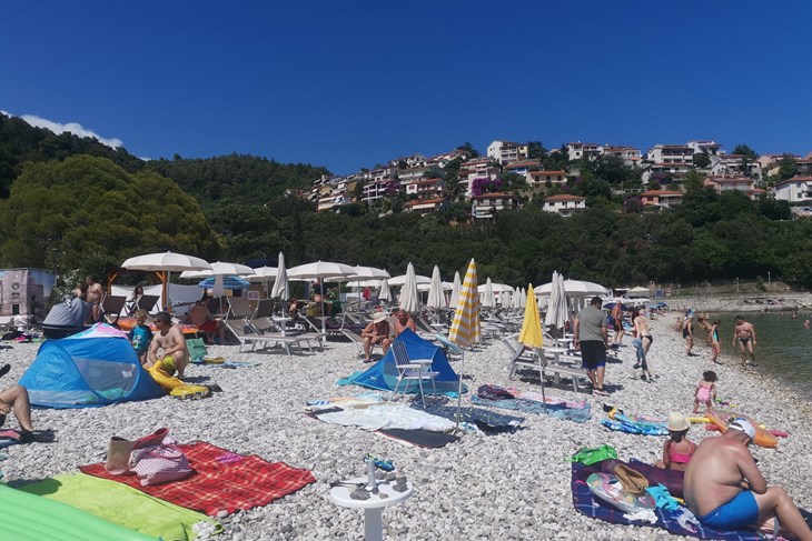 Plaža autokampa i hotela Maslinica (Snimio Branko Biočić)