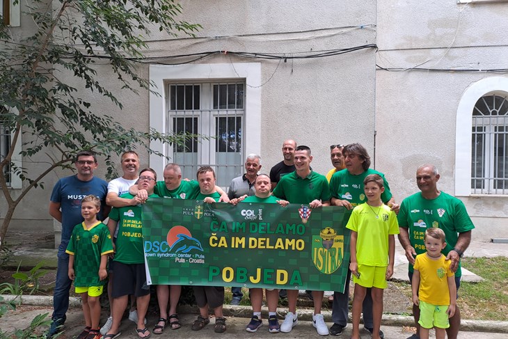 Štićenici Down centra u subotu će u zeleno-žutim dresovima navijati za svoje pulene (Snimila Helena Mostarkić Gobbo)