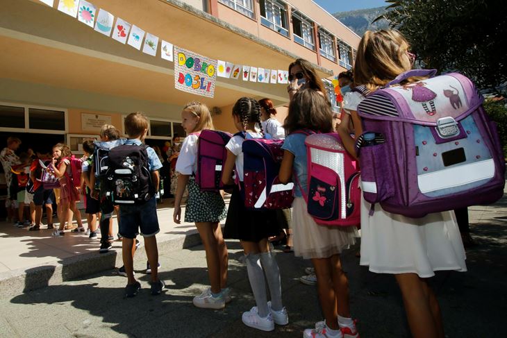 Upisi prvašića uglavnom su potvrdili predupisne brojke (Snimio Mateo Levak)