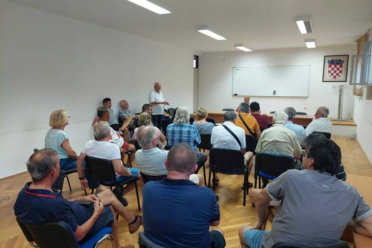 Gradonačelnik Loris Peršurić s građanima je razgovarao o planovima, komunalnim i drugim investicijama (Foto Grad Poreč)