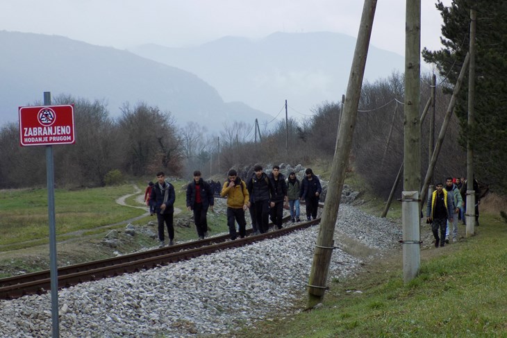 Migranti snimljeni kod Ročkog Polja krajem prosinca prošle godine (Snimila Gordana Čalić Šverko)