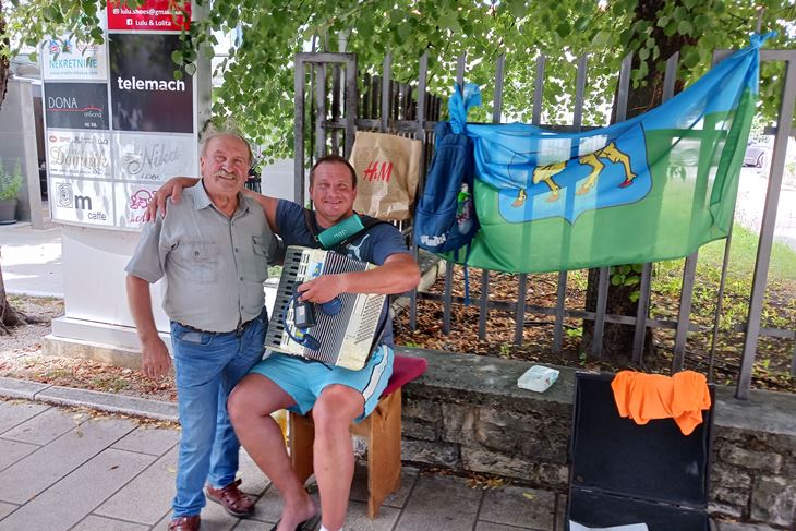 Harmonikaš Denis Jedrejčić i Stanko Smolica (Snimio Anđelo Dagostin)