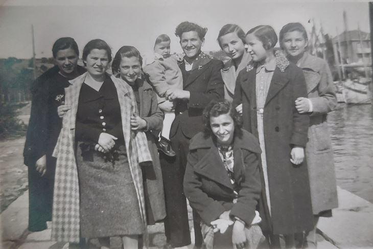 Anđelka Dodić (prva zdesna) bila je prva glavna urednica Glasa Istre, od 1946. do 1948. (Privatna arhiva)