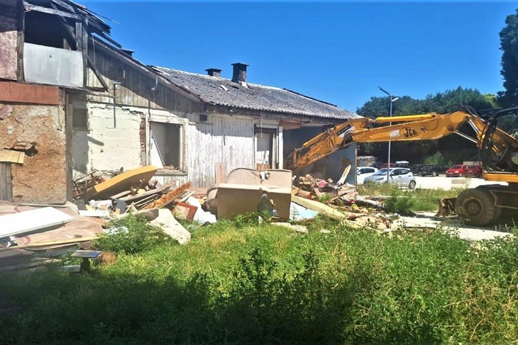 Baraka u kojoj je obitelj sa sedmero djece donedavno živjela (Foto: Grad Pula)