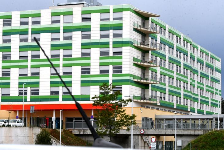 Tridesetoro liječnika koje je pulska bolnica uputila na specijalizaciju dobili su spor na Ustavnom sudu (Snimio Milivoj Mijošek)
