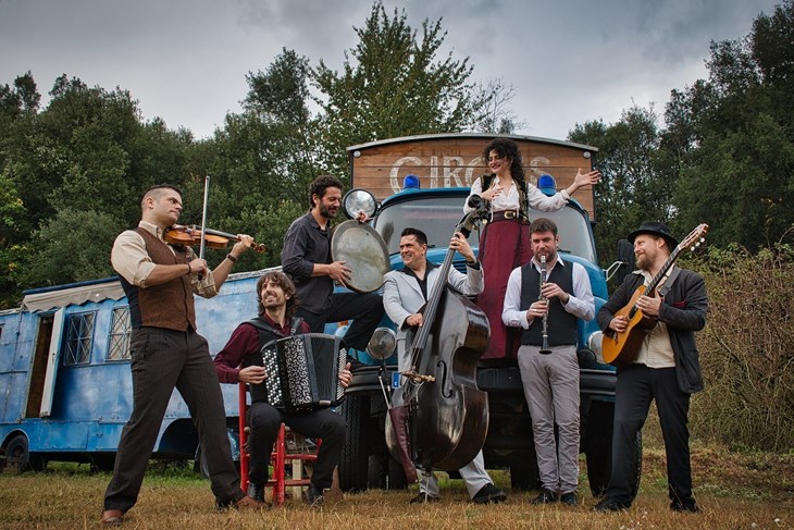 Barcelona Gipsy Balkan Orchestra 