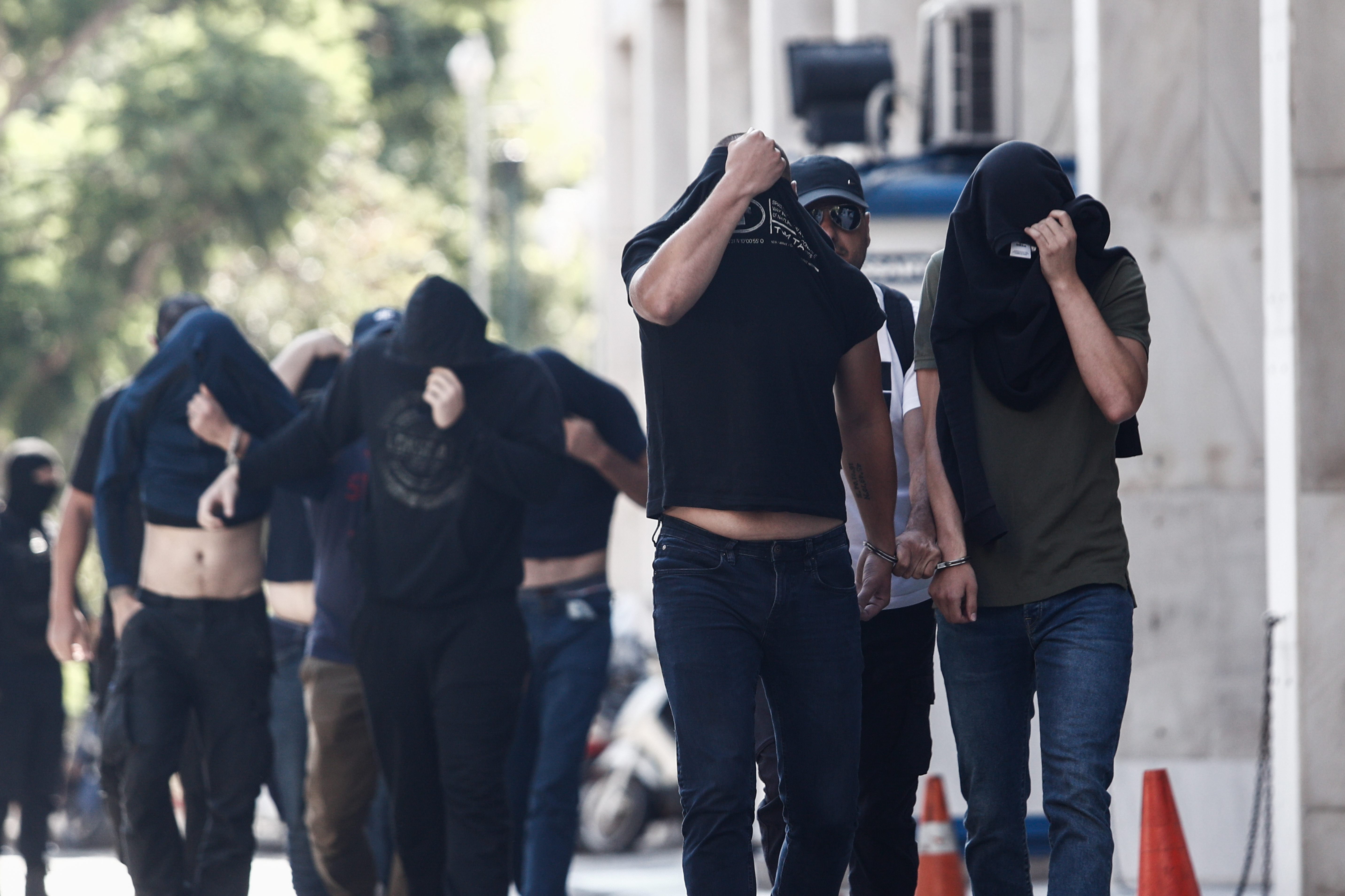 Policija Suzila Krug Osumnjičenih Za Ubojstvo Grka Na Pet Huligana ...